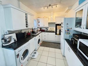 Kitchen Diner- click for photo gallery